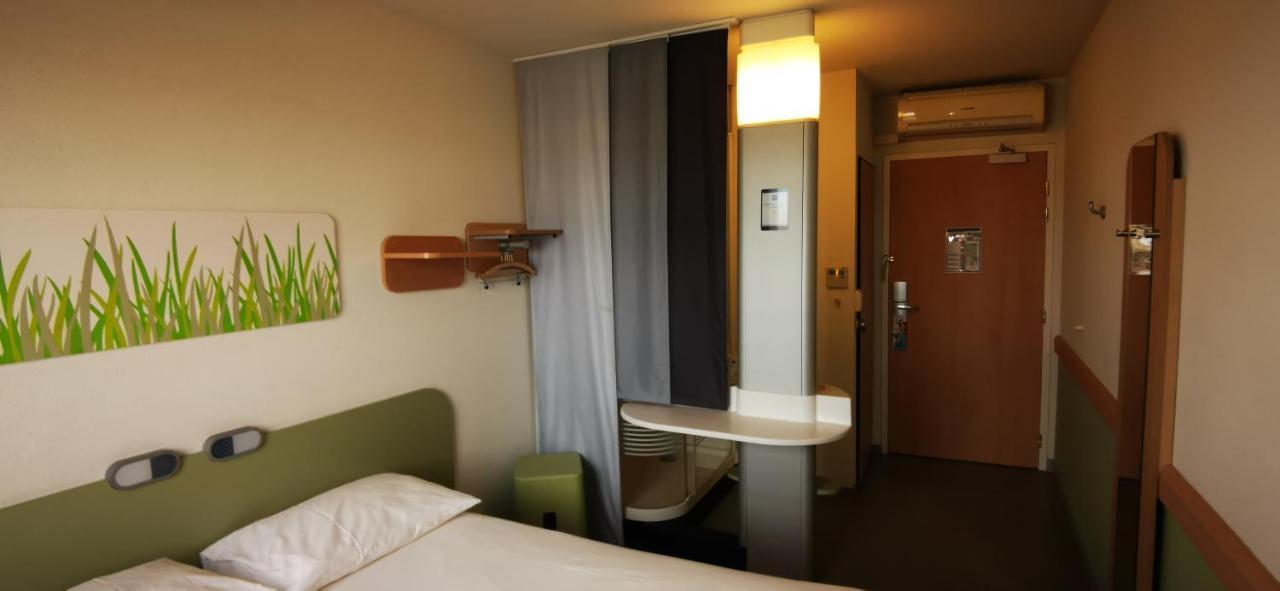 Отель Ibis Budget Nimes Centre Gare Экстерьер фото