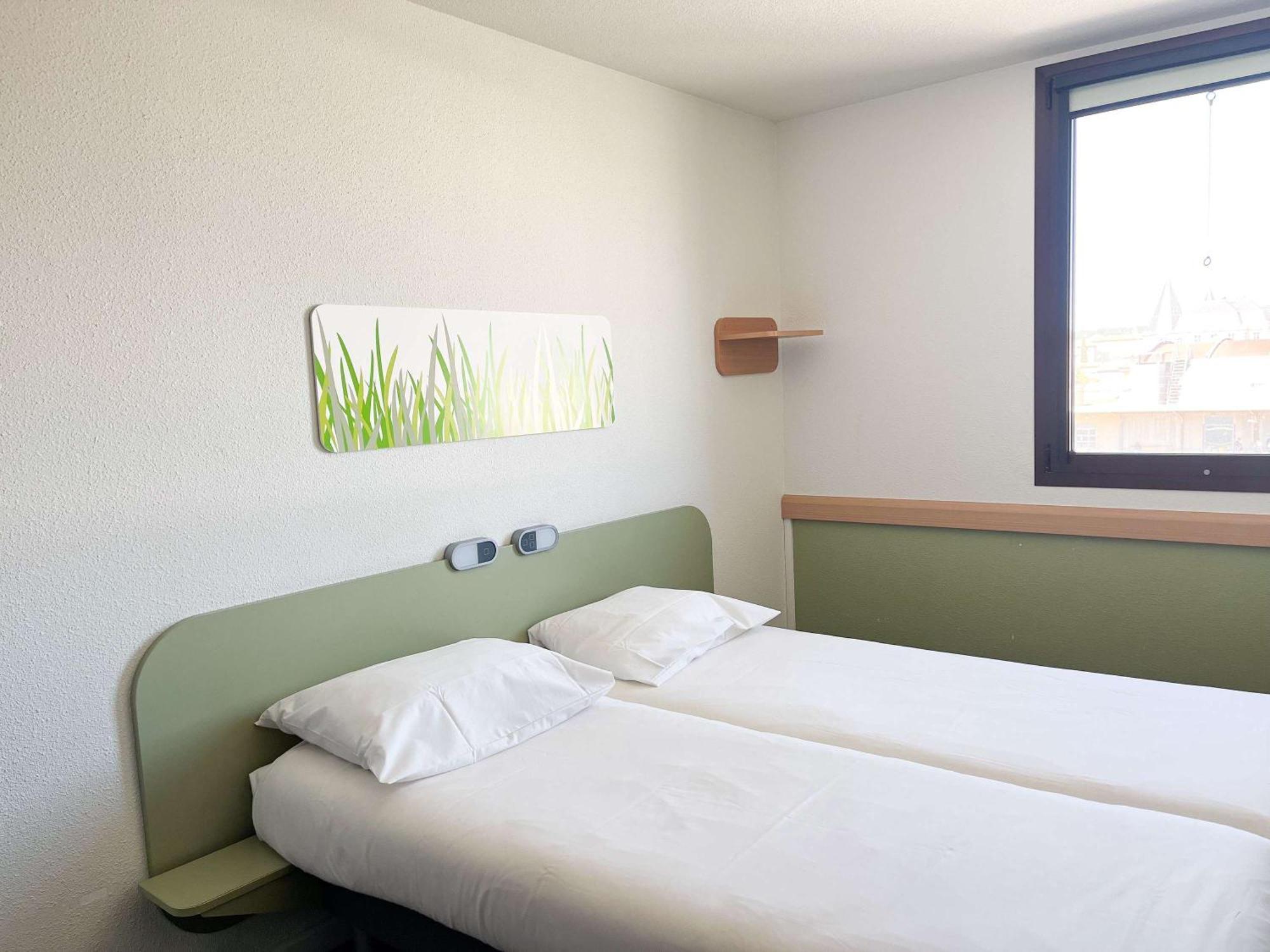 Отель Ibis Budget Nimes Centre Gare Экстерьер фото