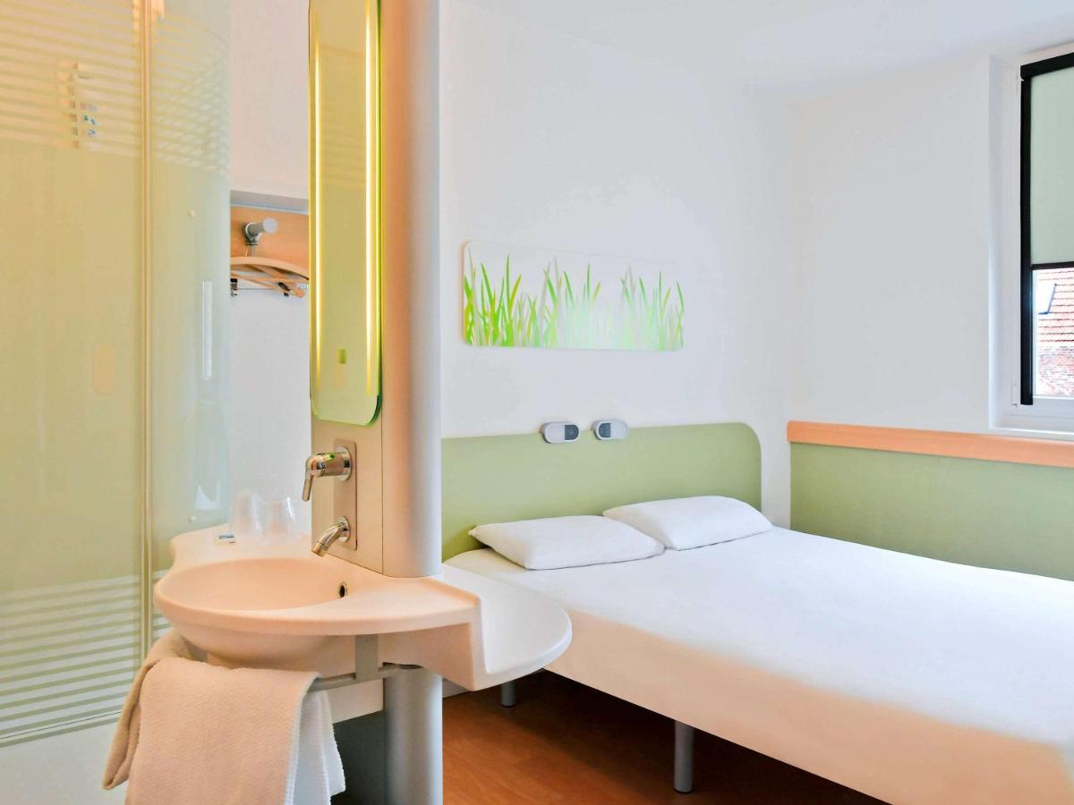 Ibis Budget Nimes Centre Gare Экстерьер фото