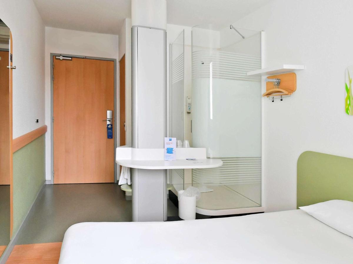 Отель Ibis Budget Nimes Centre Gare Экстерьер фото